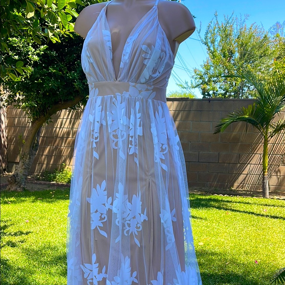 LilyFul Lace white Floral Overlay V-Neck Maxi sz MEDIUM womens Dress - Picture 2 of 16